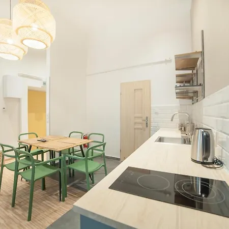 Dizzy Daisy Downtown *