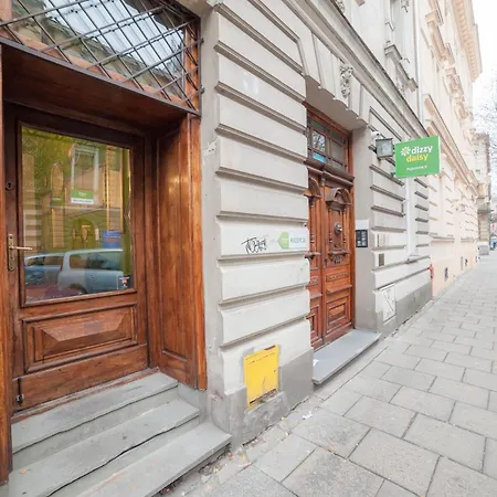 Dizzy Daisy Downtown Апартаменты *